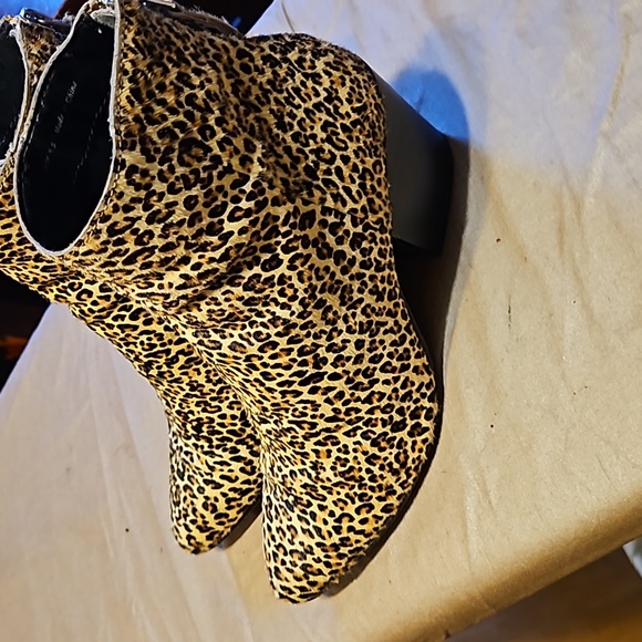 Dolce Vita Calf Hair Ankle Boots Pointed Toe Leopard Print Block Heel sz 6.5 - Picture 7 of 8